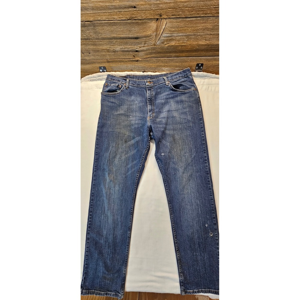 Wrangler Mens Relaxed Fit Distressed Blue Jeans 38x32 Medium Wash 97FXWXD